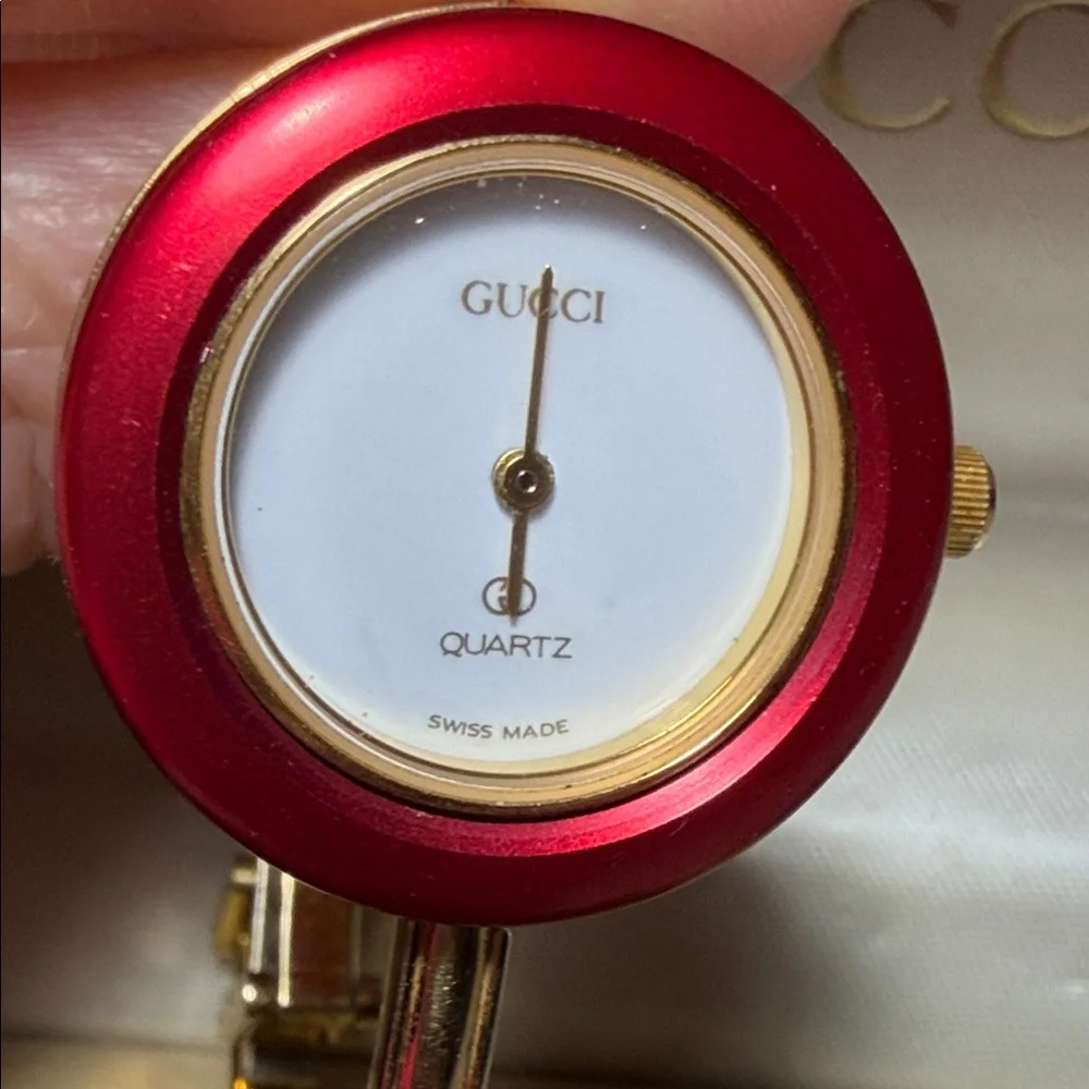 Vintage Gucci Gold Watch with Colorful Bezels - Picture 2 of 15